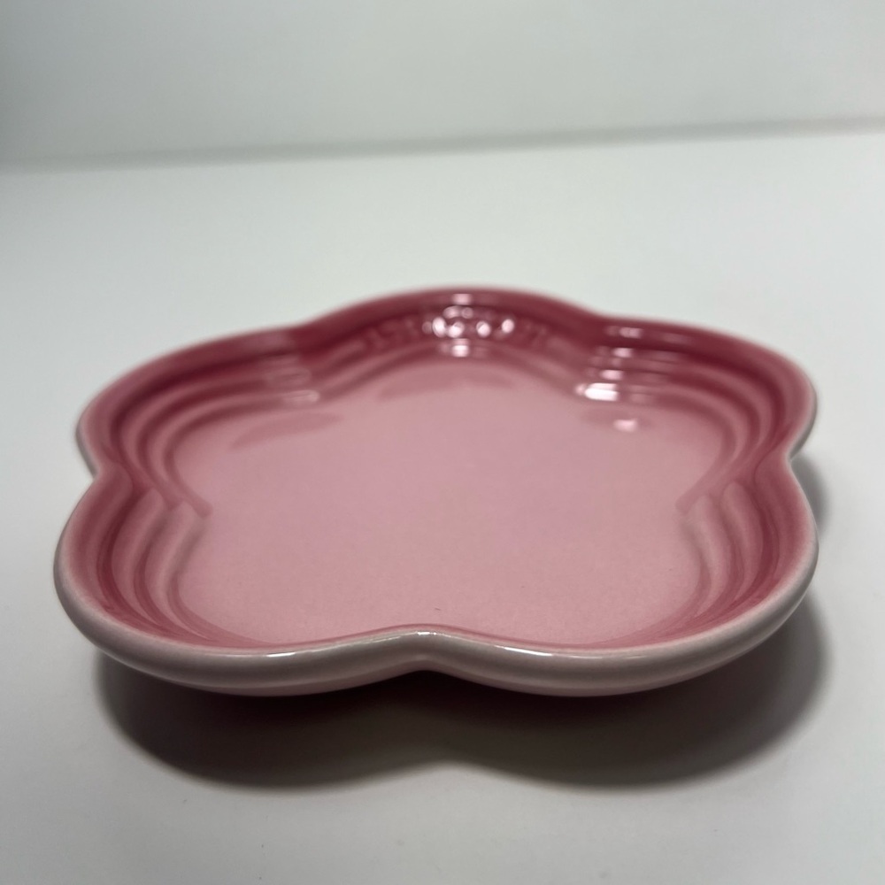 Le Creuset Stoneware Flower Petal Scalloped Trinket Dish Plate Tray - Picture 4 of 12